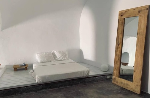 Finikia Villa | The Red Winehouse | Old winery converted into a stylish villa | close to Oia