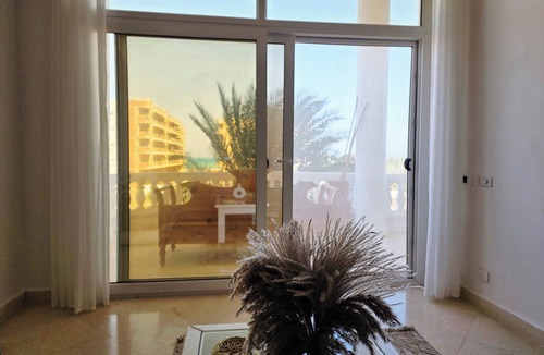 Al Ahyaa Villa | The White Lions Luxury Sea View Villa Sleeps 7 Breakfast Airport Transfer