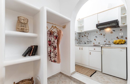 Agios Prokopios Apartment | Traditional studio with garden view close to the beach of Agios Prokopios