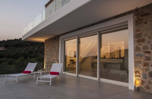 Messinia Villa | Traumvilla mit Blick auf die Bucht von Navarino - 5 min zum Strand und Golfplatz