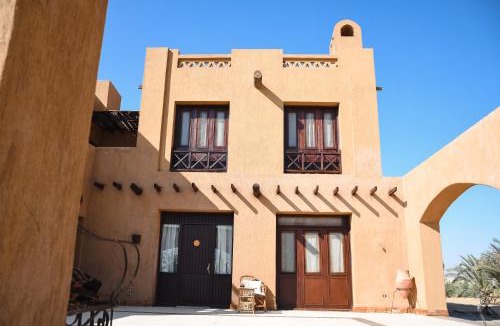 Al Bawiti Cabin | Tzila Bahariya