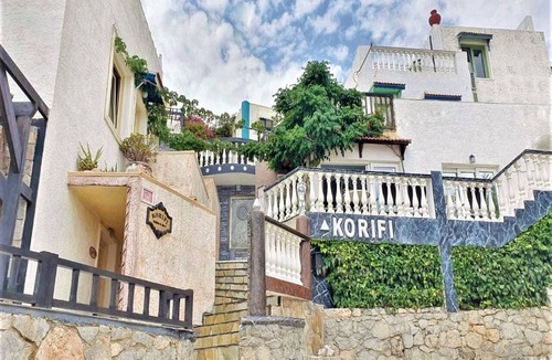 Piskopiano Apartment | Very Spacious and Well Equipped Room near the Sea