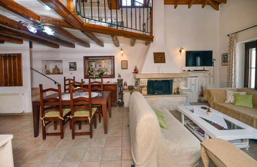 Archanes Villa | Villa 'Apartment 1' with Mountain View and Private Terrace