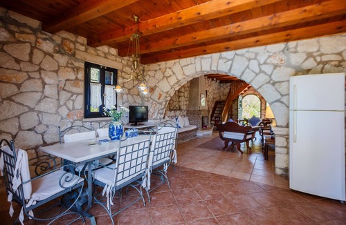 Agia Marina Villa | Villa Artemis Aresti with private pool