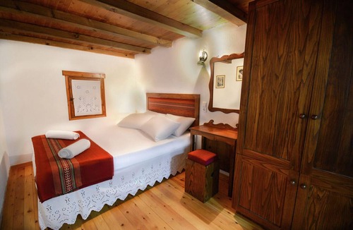 Apokoronas House | Villa in Crete with Vineyard Experience
