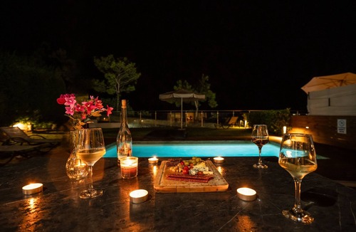 Nea Moudania Villa | Villa Kalma Pente, charming villa, private pool, near Moudania