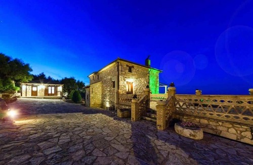 Skinaria Apartment | Villa Poseidon - Family Suite In Zante w/Pool