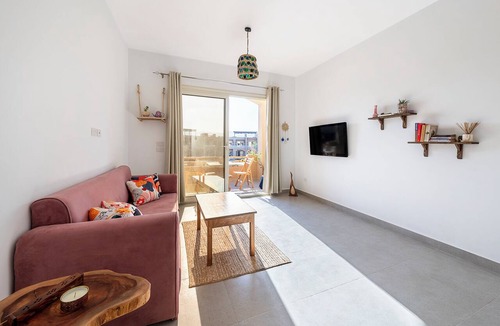 Dahab Apartment | Wake up to the sound of the waves located right in front of the Red Sea.