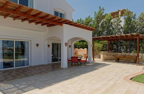 Dahar House | White Villa with open lagoon view