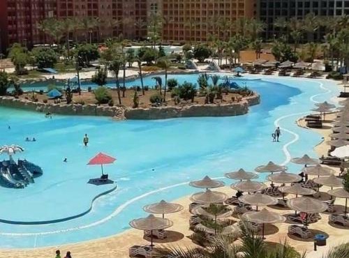 تمتع بالإقامة في شاليه فندقي بمنتجع جولف بورتو مارينا الساحل الشمالي العلمين - Enjoy your stay at Golf Porto Marina Resort El Alamein - North Coast in Alexandria