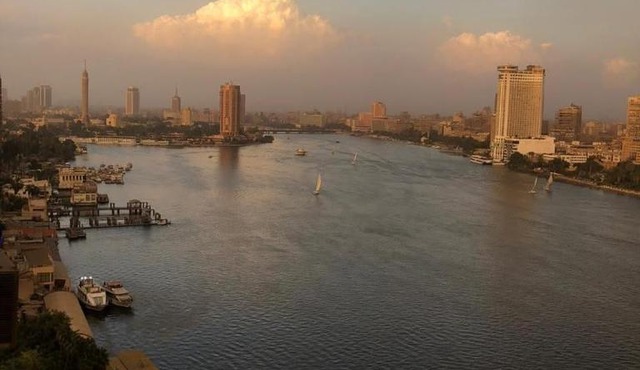 شقة بإطلالة بانوراما علي النيل في وسط القاهرة in Cairo
