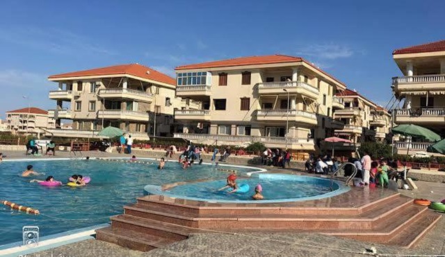 شقة عائلية 3 غرف بكمبوند رأس البر زمان in Ras El Bar
