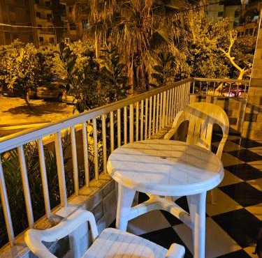 شقه للايجار مفروش بالاسكندريه تاني صف من الكورنيش in Alexandria