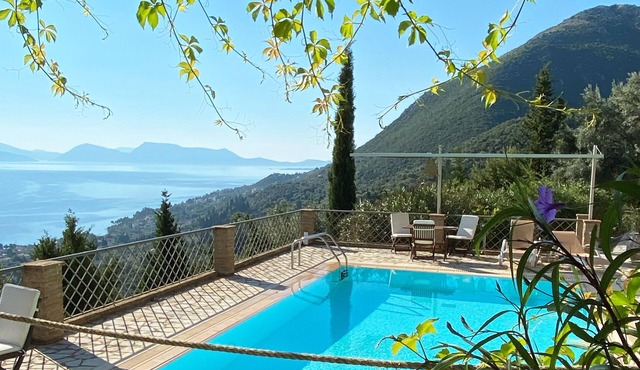 2 bedr/3 bath stone Villa/private pool/breathtaking sea views/6mins from beach! in Nikiana