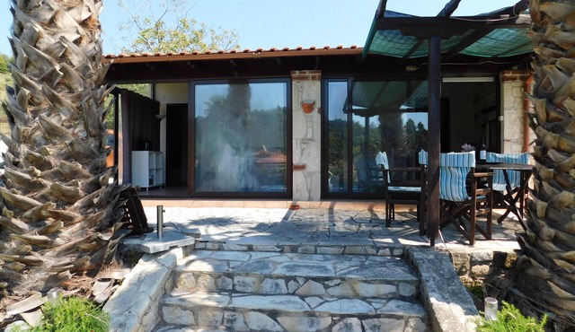 2-bedroom bungalow in an idyllic olive grove in Zentralmakedonien
