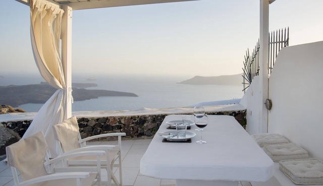 2 Bedroom Elegant Villa at Imerovigli With Amazing sea views and hot tub in Imeroviglion