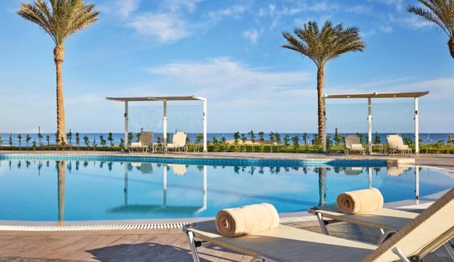 2 Family Rooms w/Seaview l Waterpark, Spa, Pools & Beachfront Fun for All Ages in Red Sea Governorate