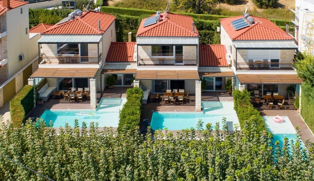 4 Bedroom Villa, Private Pool and Garden, 2 Bathrooms, A/C, Wifi, Close to the beach and restaurants in Hanioti