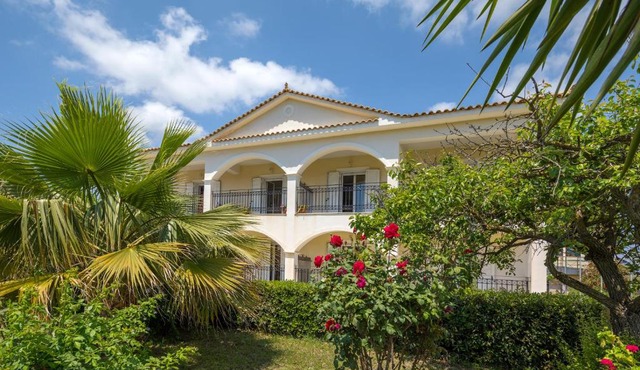 4 rooms in Laganas
