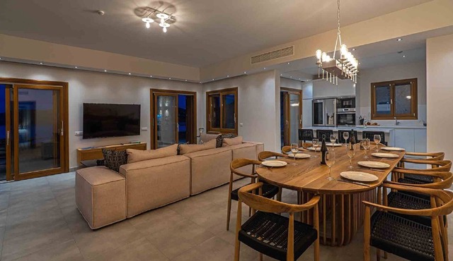 8 Bedrooms - Privacy Styling and Ambiance in Xerokampos