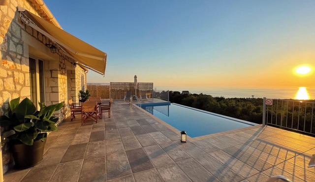 A Private Villa With Pool and Endless sea View-5 min From the Beach! in Kefalonia