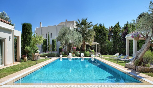 Acanthus Villa-next to the beach- with sharing swimming pool in Chalcis