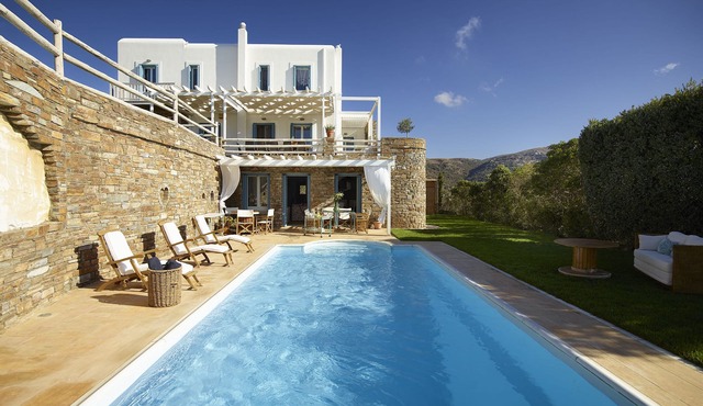 Aegean wonder: Villa Phivi, 5 bedrooms, private pool, Andros, Greece in Andros