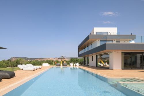 Aesthea 5-star Villa, 2Pools, Gym, Cinema, Sauna, By ThinkVilla in Prínos