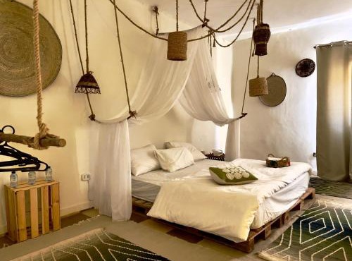 Afro Room In Maadi in sharing apartment in Cairo