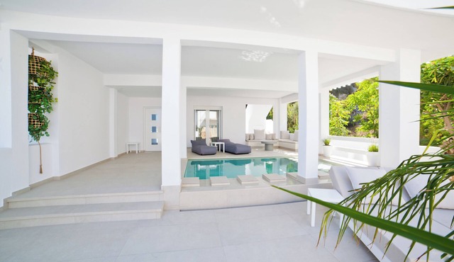 Almyra Luxury Pool Suite with Private Pool in Πάνορμος