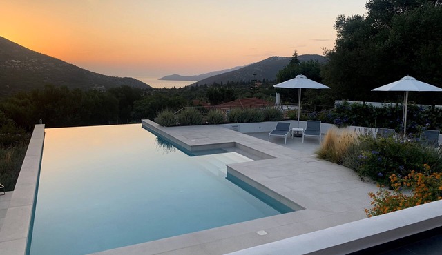 Amazing sea views, Privacy, Luxurious Infinity Pool, Flexible Check-in/Check-out in Kefalonia