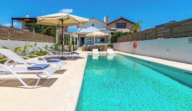Ammos Beach House - Four Bedroom Villa, Sleeps 8 in Rhodes