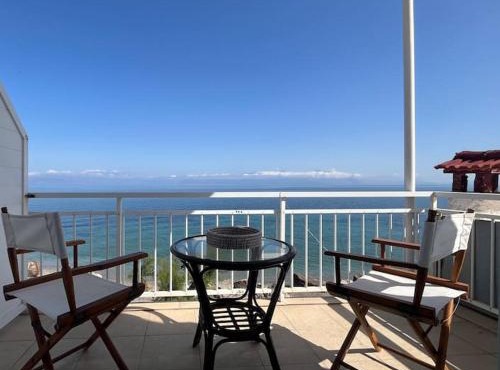 Andrew seaside apartment in Xylokastro
