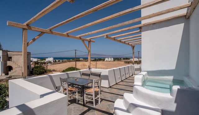 Apartment at 'Irida Sunny Family' Hotel with Sea View, Wi-Fi and Air Conditioning in Naxos