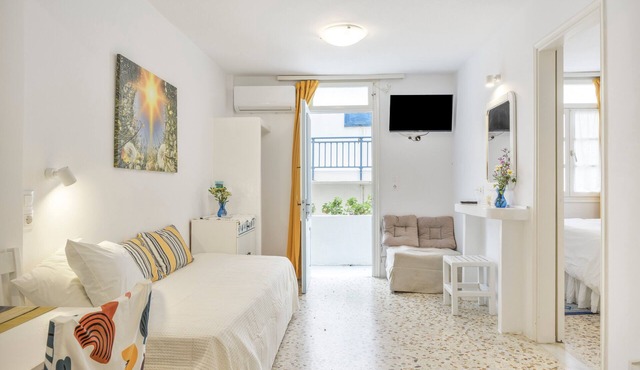 Apartment '- Ground Floor' with Balcony, Wi-Fi and Air Conditioning in Katápola
