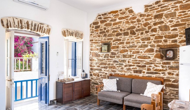 Apartment 'Olga's House Kythnos' with Balcony in Kithnos