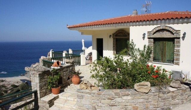 Apartment with large terrace in Nas
