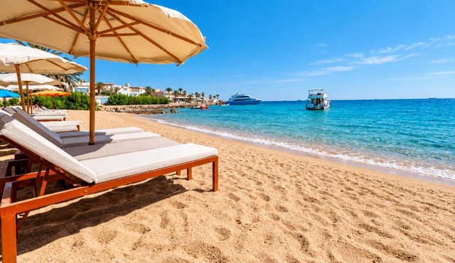 Aqua Fun Apartment - Sea & Pool Views, Private Beach in Hurghada