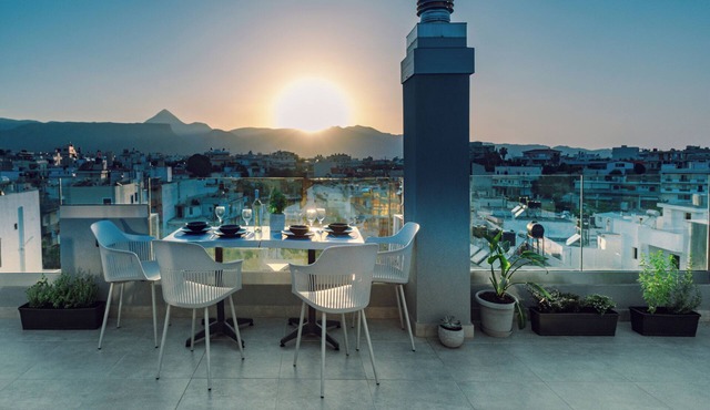 ARTica condo 2 - Bright Loft with terrace, near Ammoudara & Heraklion. Parking in TSALIKAKI-D.MALEVIZIOU
