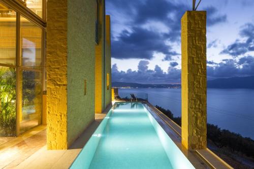 Athina Epavlis - Ethereal Charm of Blue Horizons in Ravdhoúkha
