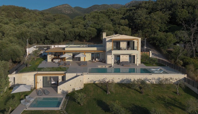 Azura Exclusive Villa in Acharavi