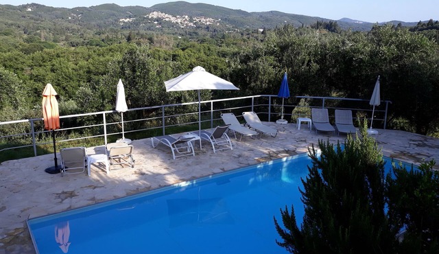 B-Holidayhome Matthaeus, -3 E on the Corfutrail/, 3 km to the sea in Giannades