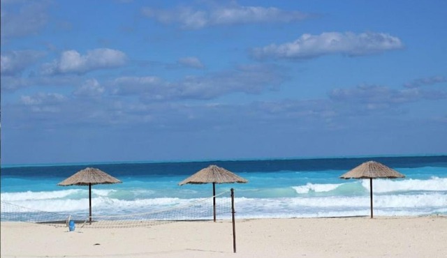 Beach House Perfect for Romantic Weekend in resort in Dawwār ‘Abd Allāh