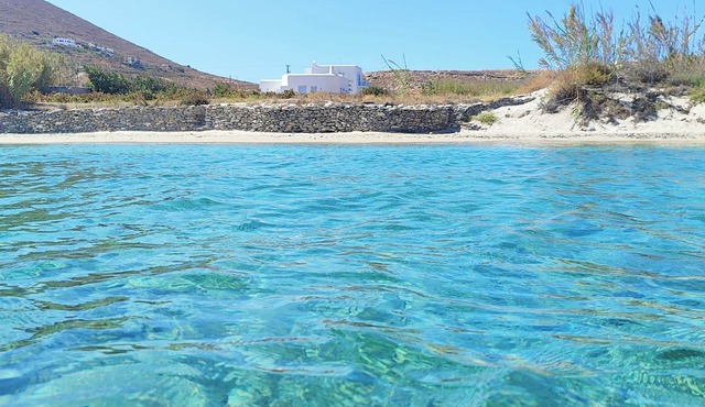 Beachfront - Authentic- Idyllic- Relaxing -Homey - Sleeps 9 - Close to Naoussa in Paros