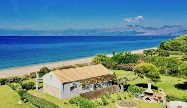 Beachfront Villa Stato Da Mar Grande in Acharavi