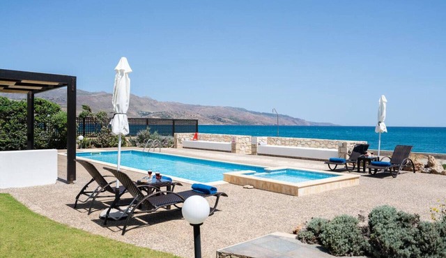 Beachfront villa w/private pool, ping pong and BBQ in Chania