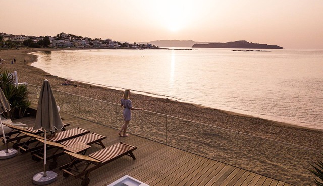 Beachfront Villa With Panoramic Sunset View in Daratsos