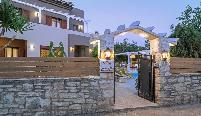Beautiful 4-bedroom resort with private swimming pool in charming Réthymno Crete in Atsipopoulo