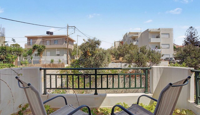 Beautiful Seaside Home with Garden in Gouves in Κάτω Γούβες