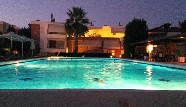 Beautifull 2 bedroom house in a complex with shared open pool 50m from the beach in Kamari
